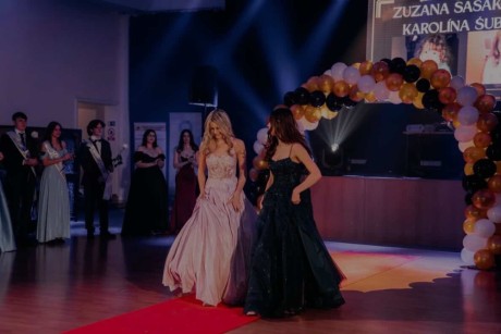 F0EF6B97-F412-4F3C-8F92-182716F828FB