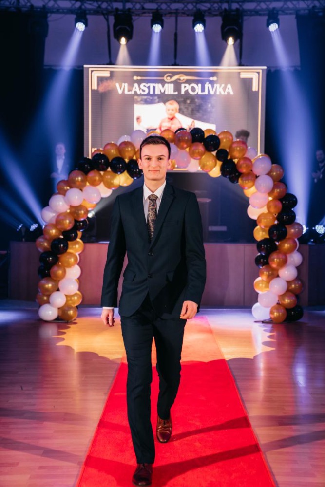 05F2F4A2-28A8-47A1-943A-F85F4759D962